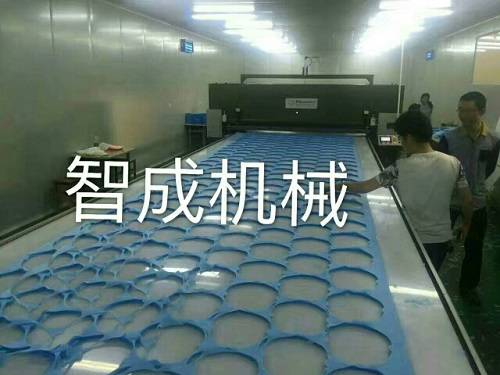 上海客户使用大吨位平板送料裁断机150T