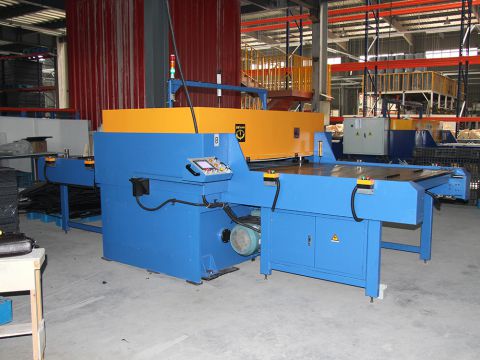 双面送料裁断机