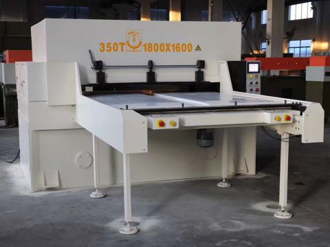 单边送料裁断机