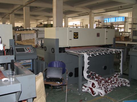 全自动砂纸冲切线