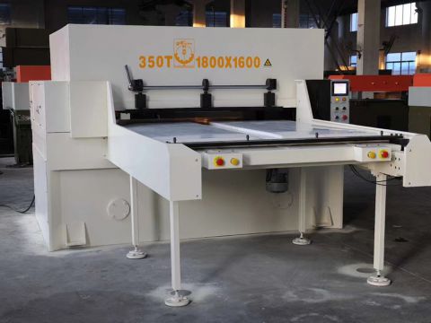 单边送料裁断机