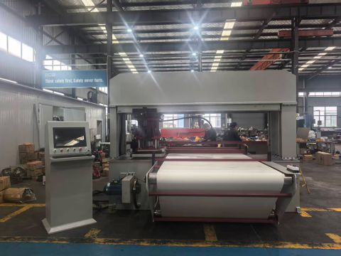 视觉定位裁断机