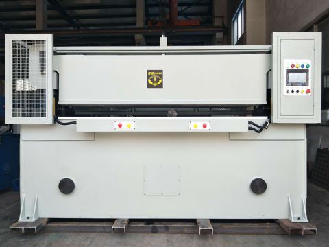 后退梁式裁断机