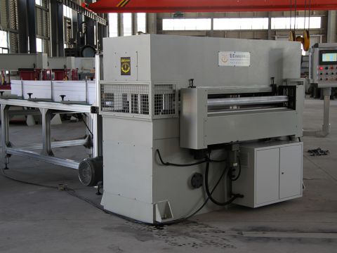 辊筒送料裁断机